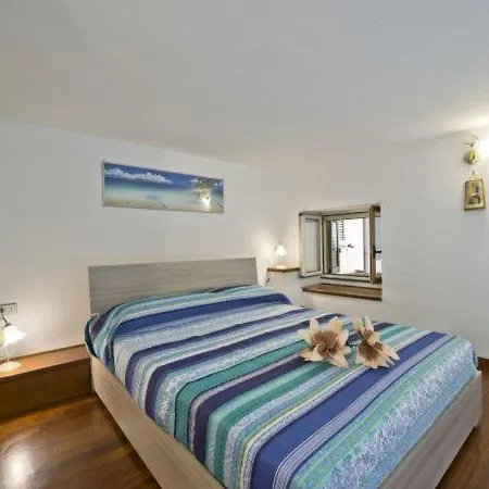Tovere Sleeps 4